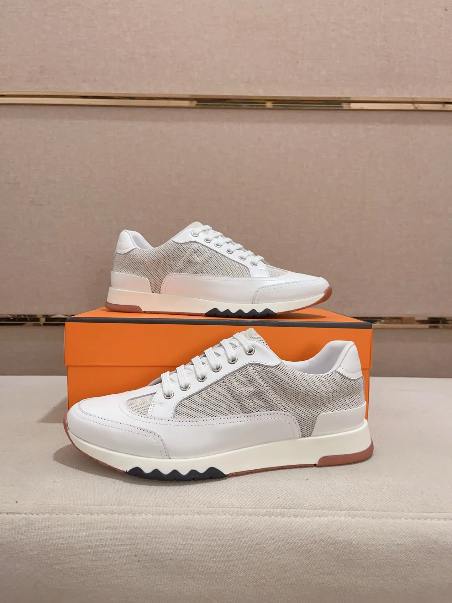 Ex-factory price: 500💰《HERMES》【Classic original single version】Hermès; top 🔝purchasing agent🔍🔍men's latest 🇺🇸sold simultaneously, original imported from Italy ▲▲first-layer cowhide ▲▲ (high-end, nobility and class) ) Exquisite workmanship (Italian 🇮🇹 imported water-dyed 🐂 cowhide lining) sole: original sole provided by the original factory, ⚠️exclusive double-layer activity·TPR·rubber·combined molded outsole; super comfortable·wear-resistant·non-slip·environmental protection The real thing is more beautiful when photographed in kind (high quality, following orders), you can come in and out at will * Number of yards: 38·39·40·41·42·43·44# (can be customized 45.)